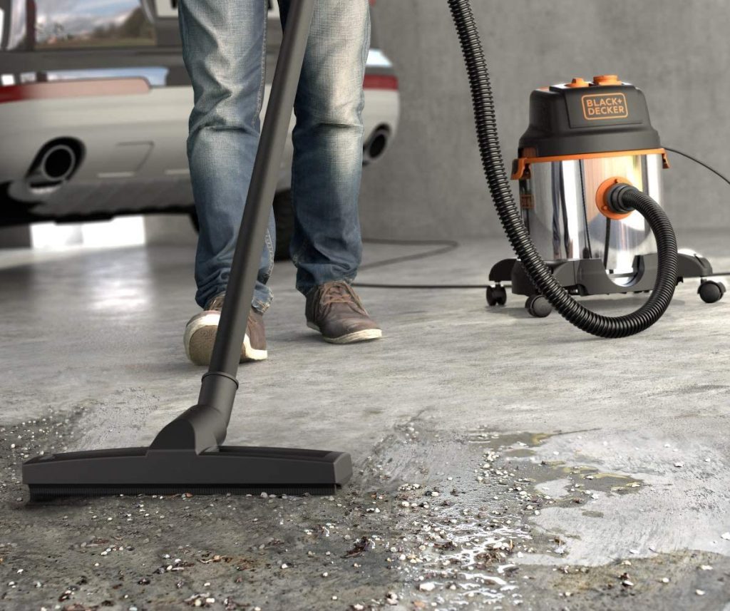 Black & Decker (BXVC20XTE) – Aspirateur multifonction avec prise électrique intégrée 1 Black&Decker BXVC20XTE