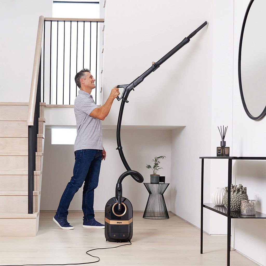Shark CZ500EUT – Un aspirateur sans sac hautement technologique et polyvalent 1 Requin CZ500EUT