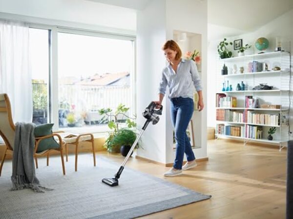 Avis Electrolux 300: Aspirateur balai EP31CB21GP, 99% Aspiration, 40 min d'autonomie – Image 2