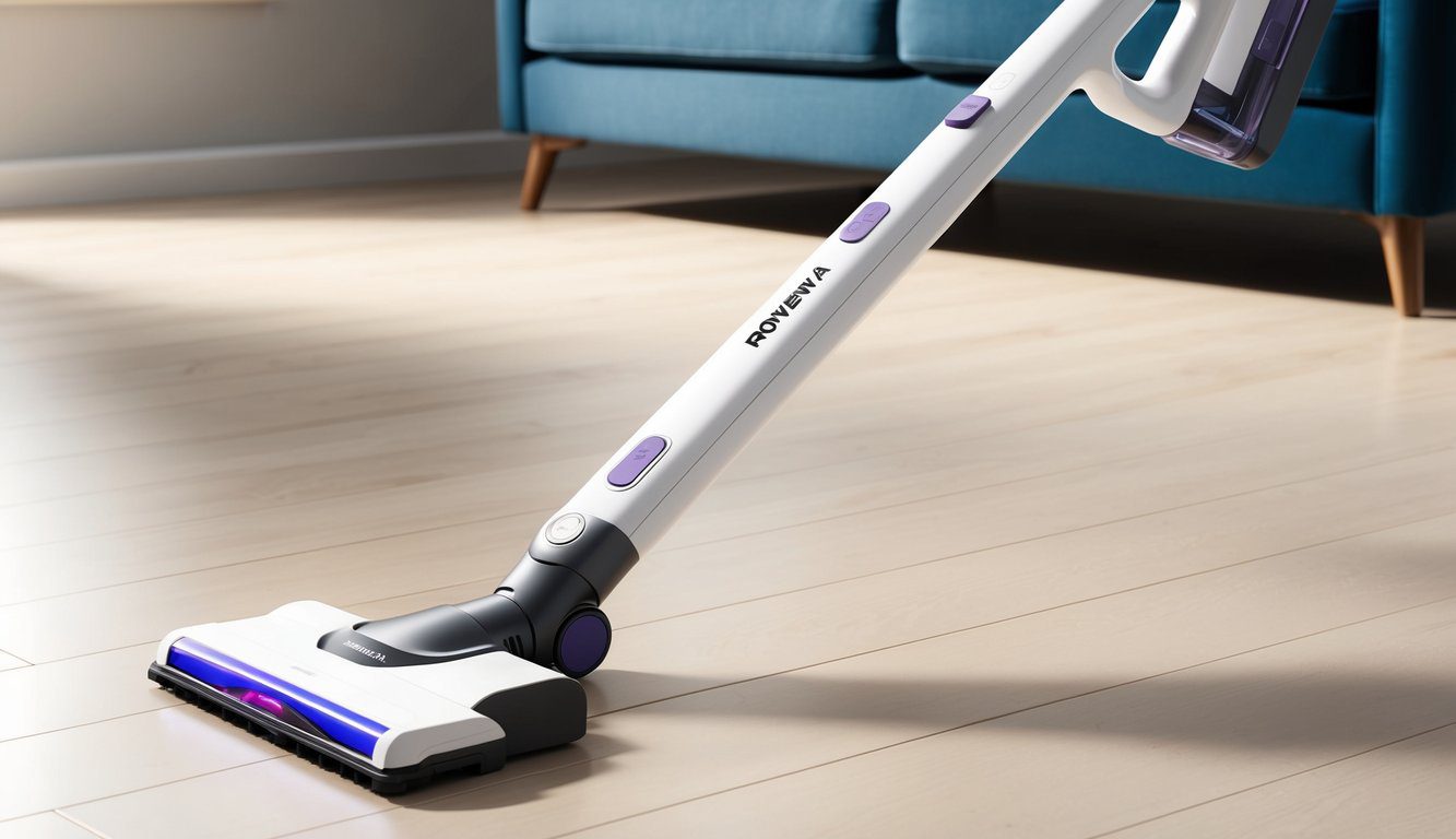 Aspirateur balai sans fil Rowenta Air Force Light RH6545WH : Avis et performance évalués 1 Un aspirateur balai sans fil Rowenta Air Force Light RH6545WH élégant et blanc en action, glissant sans effort sur un sol propre.