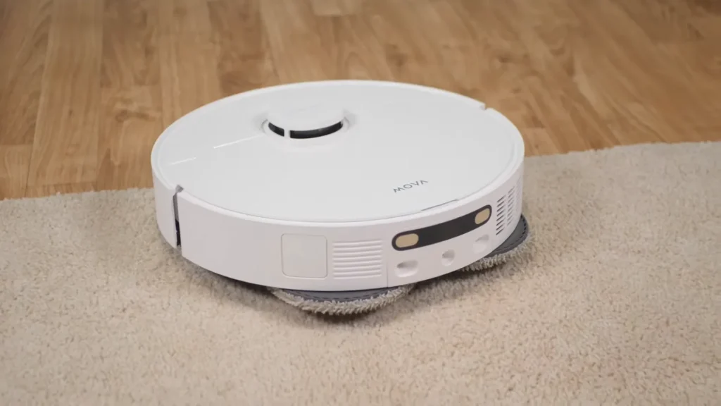 Guide pratique 2025 : aspirateurs robots adaptés aux poils d'animaux 12 Dreame Mova E30 Ultra