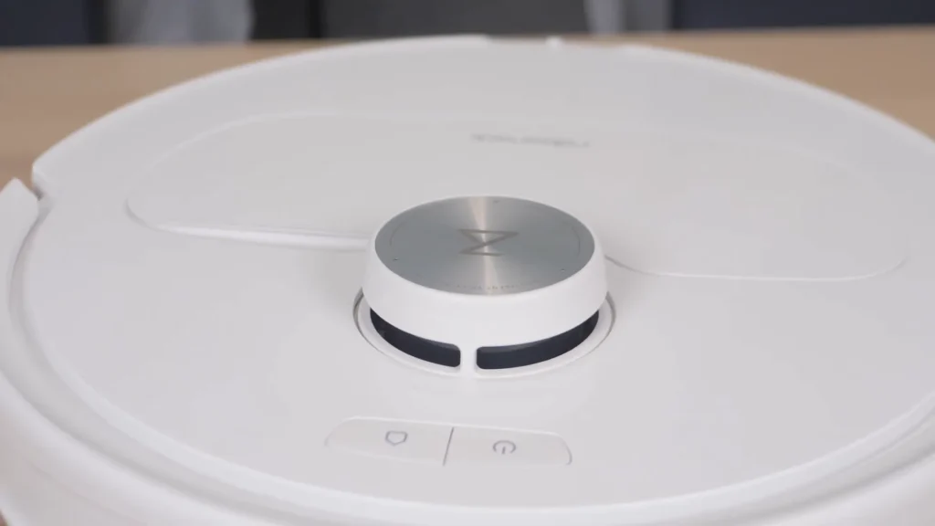 Guide pratique 2025 : aspirateurs robots adaptés aux poils d'animaux 18 Roborock Qrevo Master Test et Avis