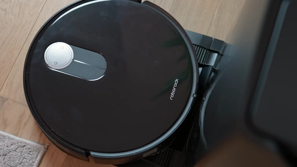 Guide pratique 2025 : aspirateurs robots adaptés aux poils d'animaux 3 Roborock Qrevo Slim laspirateur robot le plus fin